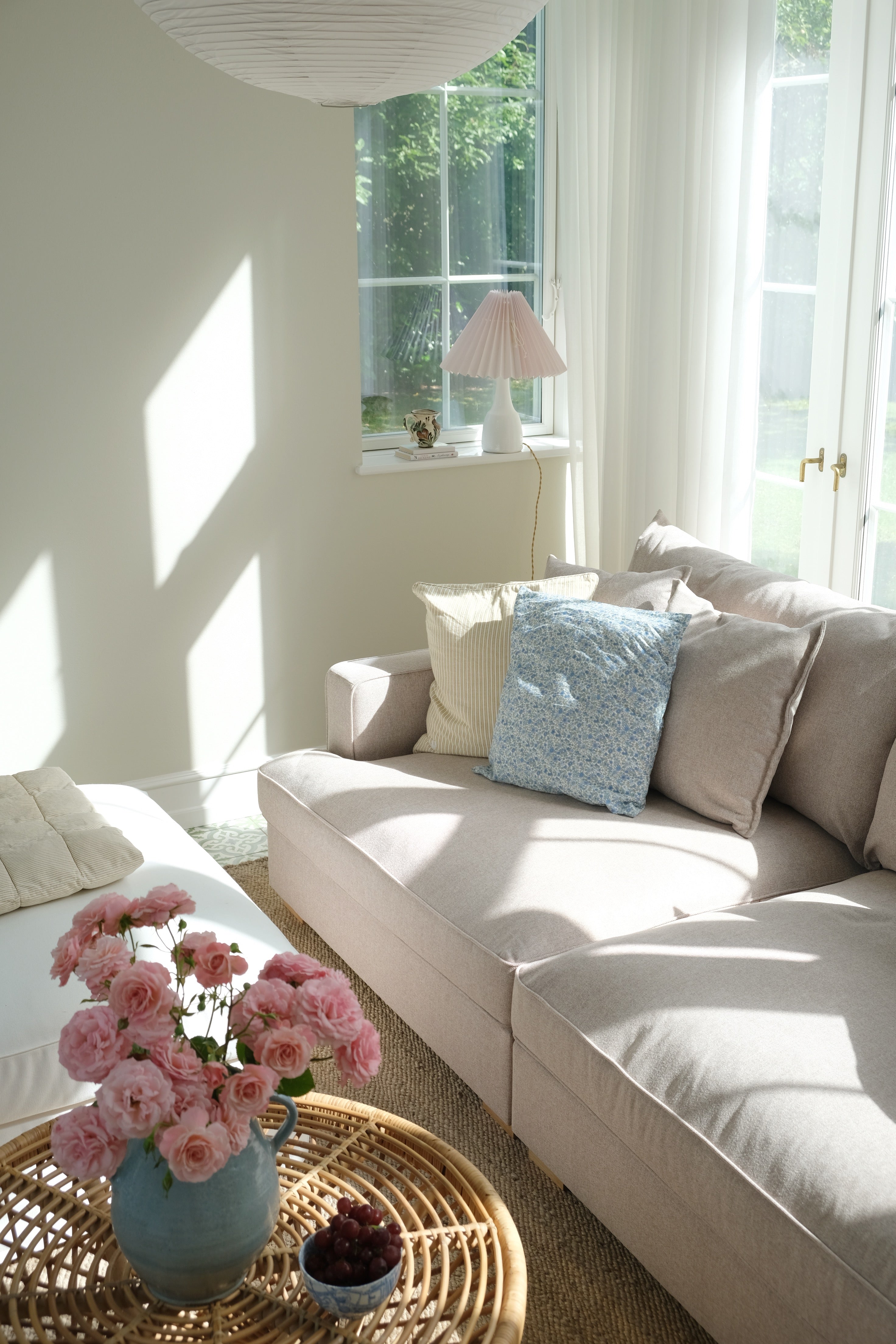 Ręcznie robione sofy i marmurowe stoły w duńskim stylu
– MAGELIG